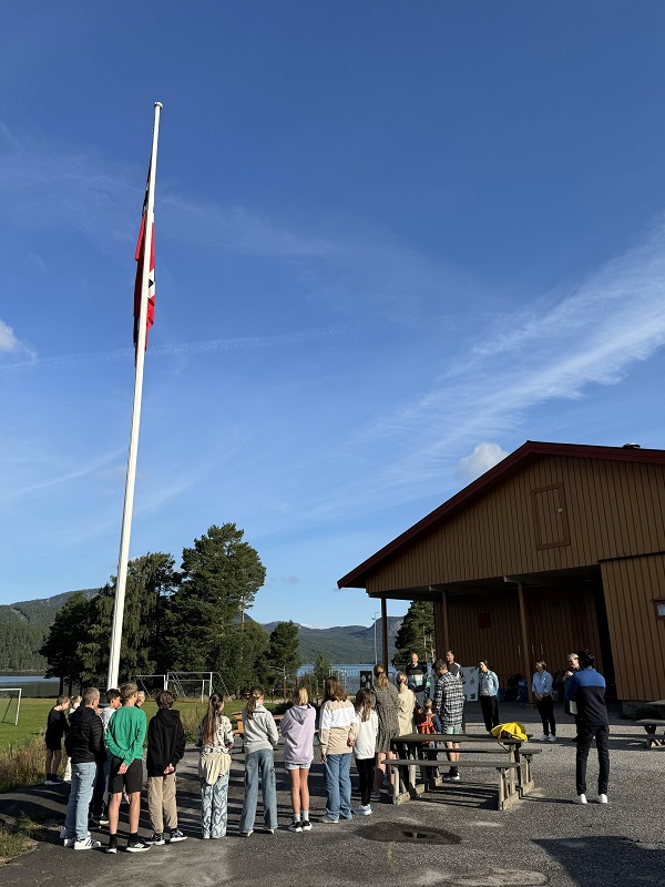 Samling ved flagget